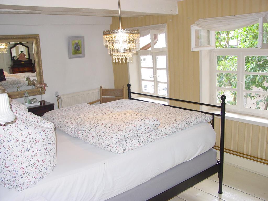 Robert'S Bed & Breakfast Helmarshausen 外观 照片