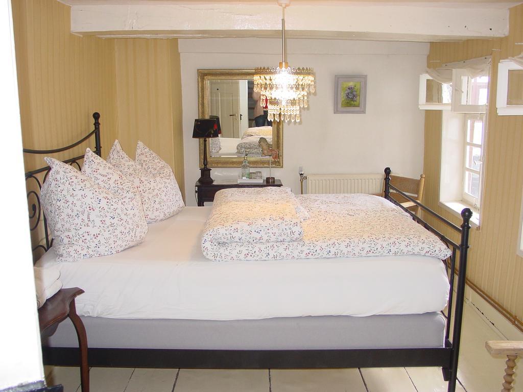 Robert'S Bed & Breakfast Helmarshausen 外观 照片
